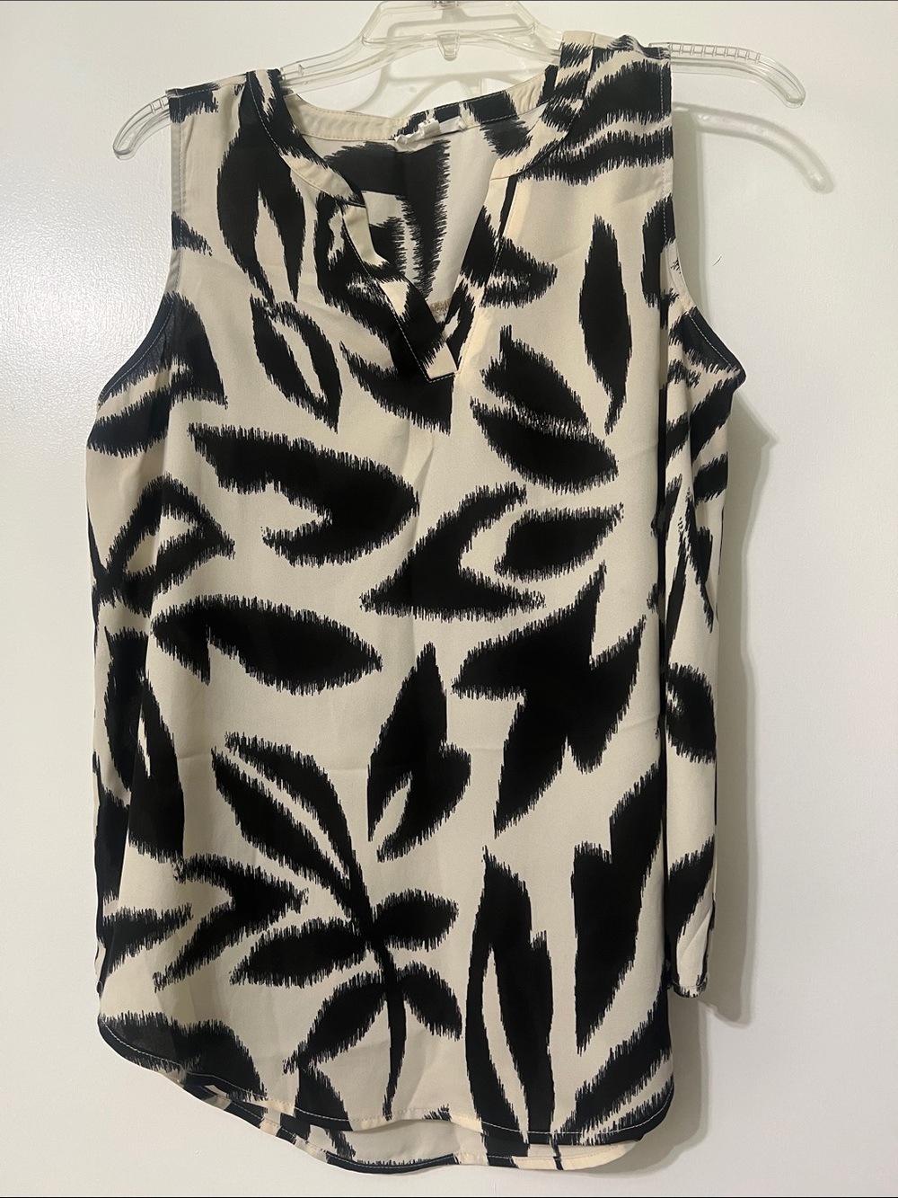 Maurices Black & Cream Sleeveless V-Neck Printed Camisole